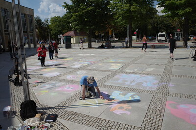 The chalk drawings are getting more and more.