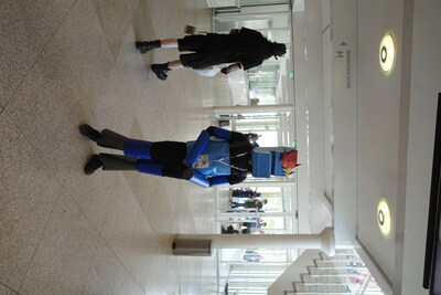 Another good costume made from cartboard. Also, I feel like I've seen this one at the first GalaCon in Stuttgart. It probably was a similar one.