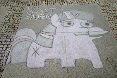 Du musst saufen.