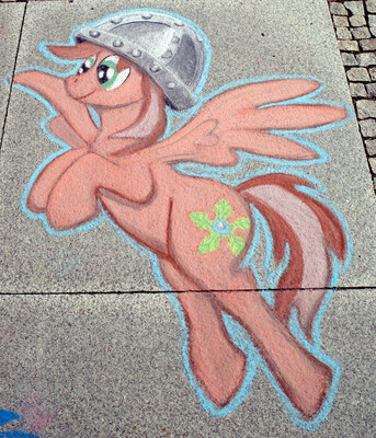 I love this style for chalk paintings because it's so unlike chalk painting usually are. The shadows and the outlines look so good!